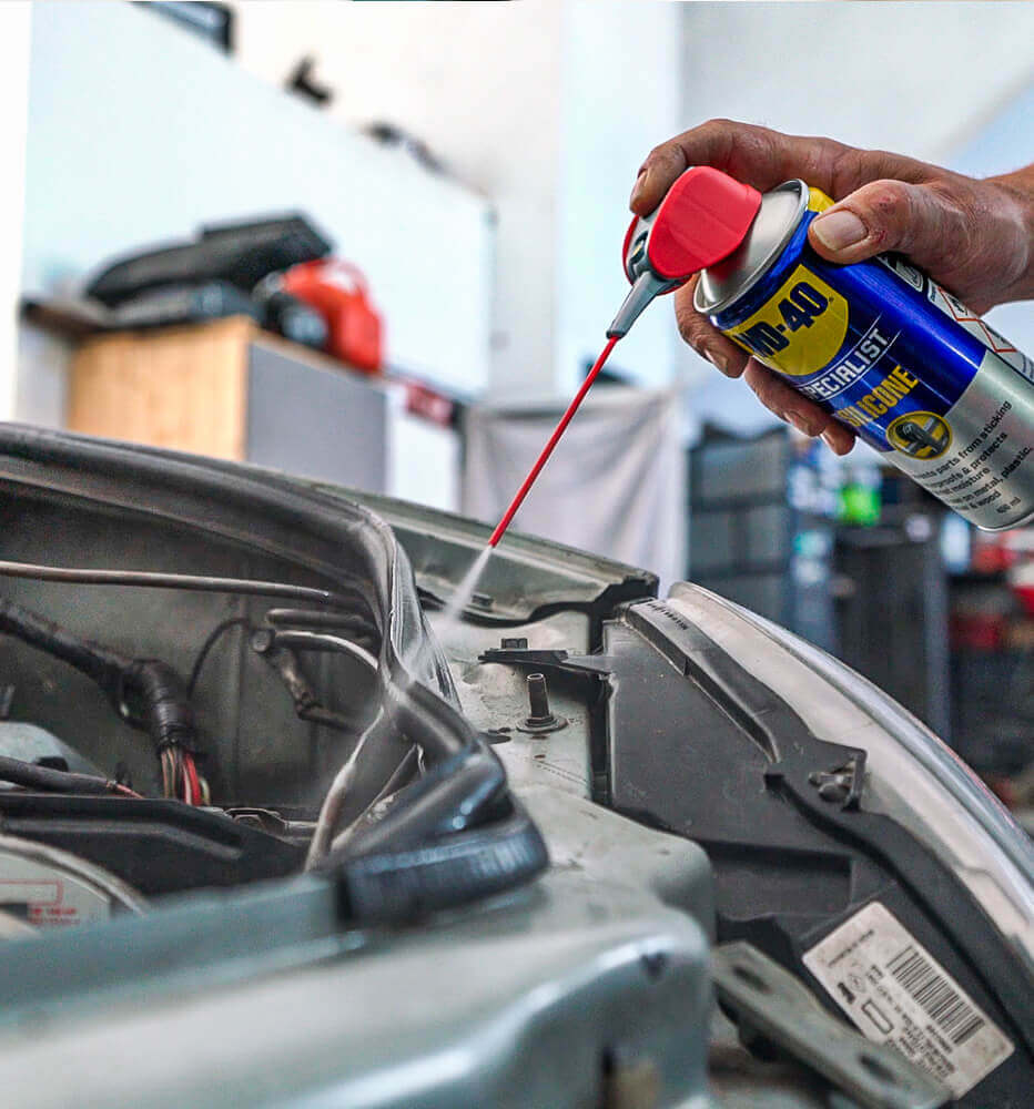 wd40 eimea campaign specialist silicon banner932x1000 3